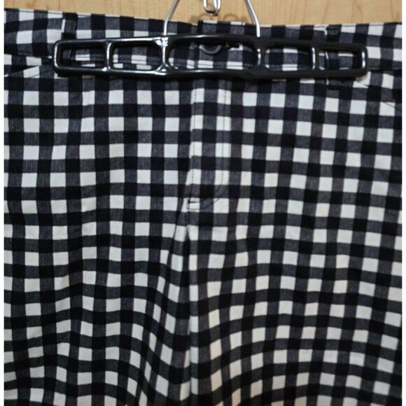 St. Johns Bay Womens Black & White Gingham Capri Pants 16P Mid-Rise Easy Fit Thr - Picture 2 of 7